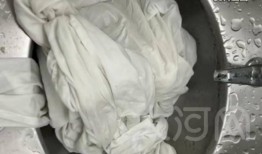 女子月经弄脏火车卧铺后续：聊天记录曝光对方卖惨施压法院已正式立案